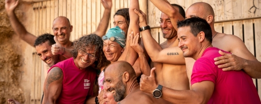 Tita Llorens consigue cruzar de Jávea a Ibiza sin neopreno