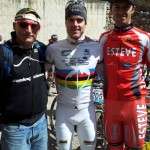 13.	Jordi Solano en la VOLCAT 2013 con el ganador Thiago Ferreira y el 2º clasificado Periklis Ilias campeón mundial de ciclismo de Montaña de Maratón.